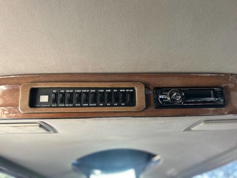 Used 1999 Lincoln Town Car Executive image 21