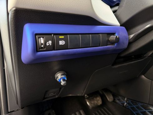 Used 2020 Toyota Corolla SE w/ SE Premium Package image 29