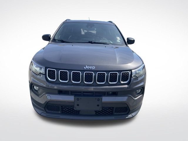 Used 2024 Jeep Compass Latitude AWD/4WD image 11