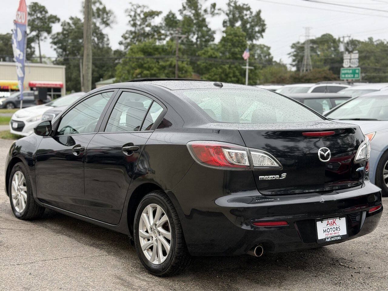 Used 2012 MAZDA MAZDA3 i Grand Touring w/ Tech Pkg FWD image 5