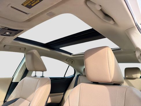 Used 2019 Lexus ES 350 w/ Accessory Package image 17