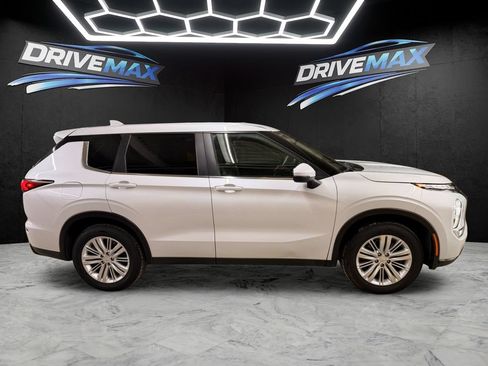 Used 2022 Mitsubishi Outlander ES AWD/4WD image 4
