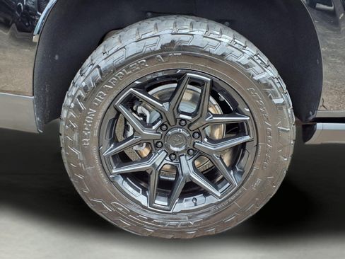 Used 2025 GMC Yukon XL Denali Ultimate AWD/4WD image 10