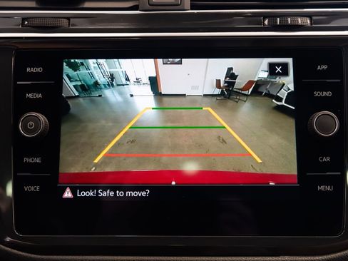 Used 2024 Volkswagen Tiguan SE R-Line image 11