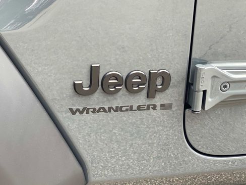 Used 2025 Jeep Wrangler Unlimited Sport AWD/4WD image 11