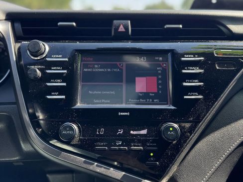 Used 2020 Toyota Camry SE image 20