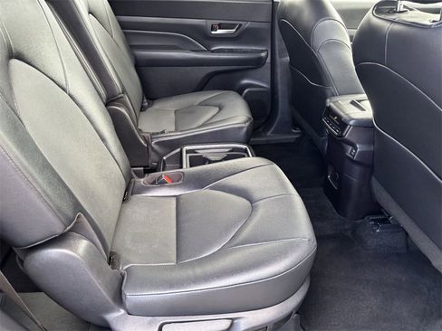 Certified 2025 Toyota Grand Highlander XLE image 16