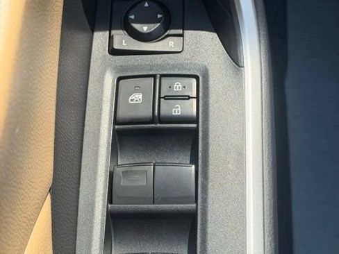 Used 2019 Toyota RAV4 LE w/ All Weather Liner Package AWD/4WD image 18