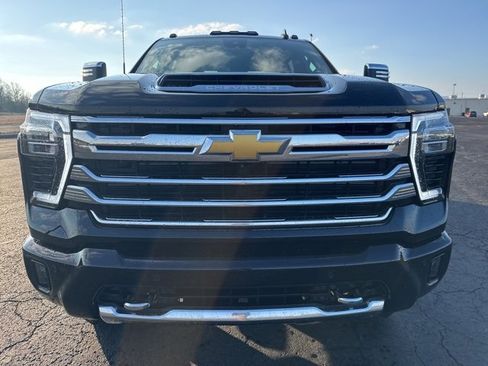 Used 2025 Chevrolet Silverado 3500 High Country w/ High Country Premium Package image 2