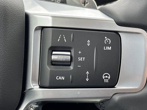 Used 2024 Land Rover Discovery S AWD/4WD image 31