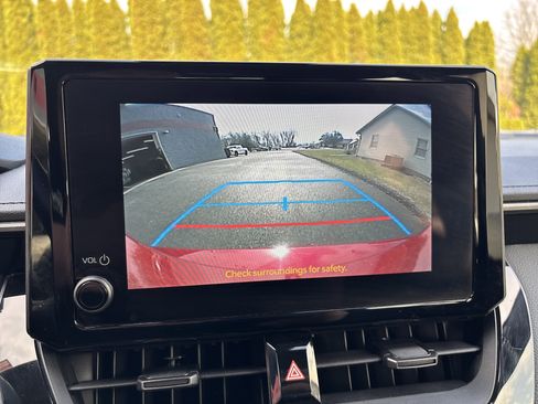 Used 2025 Toyota Corolla Premium image 27