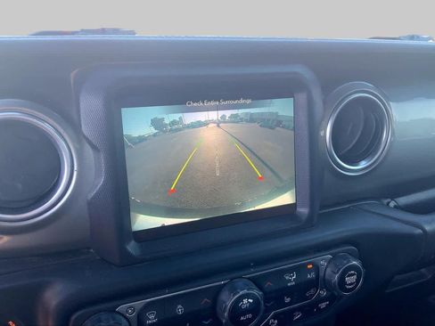 Used 2021 Jeep Wrangler Unlimited Sahara AWD/4WD image 27