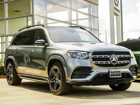 Used 2023 Mercedes-Benz GLS 580 4MATIC image 4