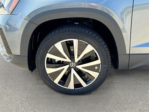 Used 2024 Volkswagen Taos SE FWD image 33