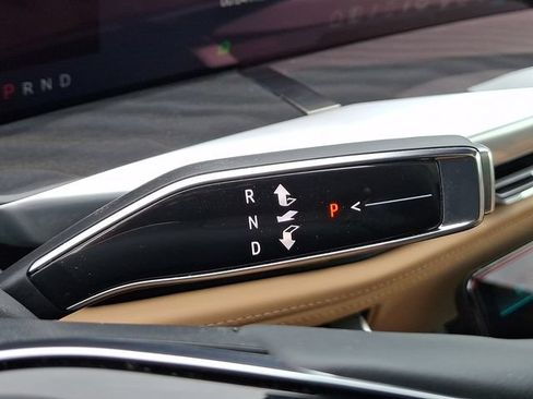 Certified 2026 Cadillac Escalade IQL Sport 2 w/ LPO, Premium Carpet Package AWD/4WD image 15