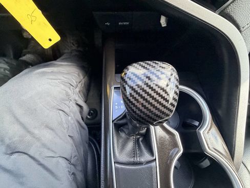 Used 2021 Toyota Camry LE image 4