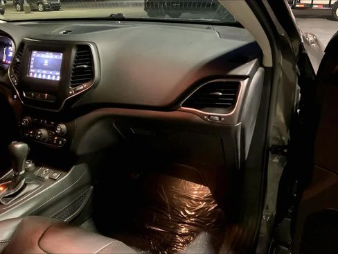 Used 2020 Jeep Cherokee Latitude Lux w/ Comfort/Convenience Group image 17