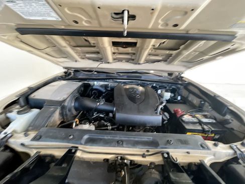 Used 2017 Toyota Tacoma TRD Sport w/ Tow Package (A/T) image 25