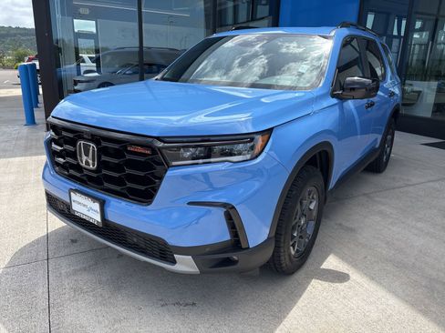 Used 2025 Honda Pilot TrailSport image 1