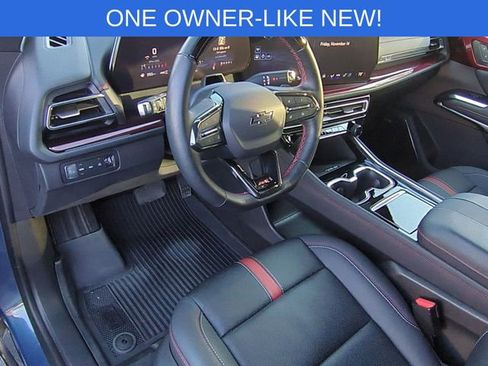 Used 2025 Chevrolet Traverse RS image 12