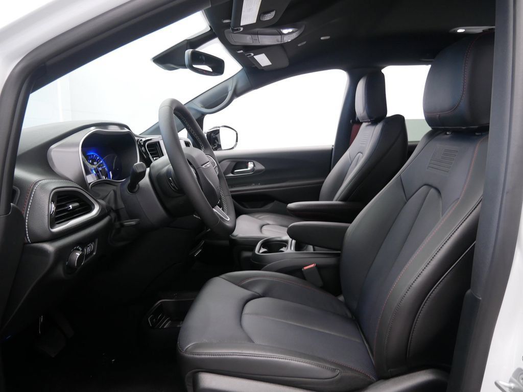 New 2027 Chrysler Pacifica Select AWD/4WD image 12
