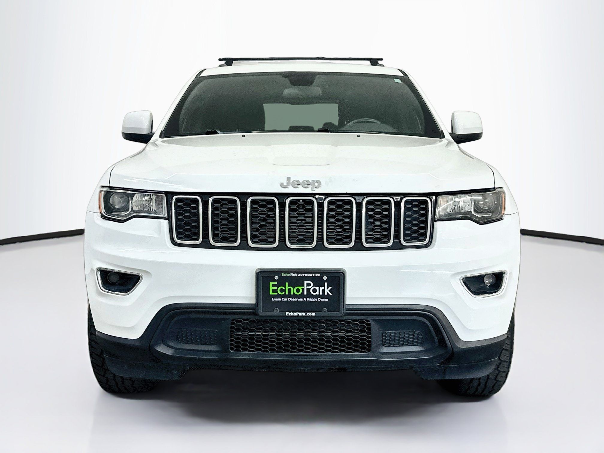 Used 2018 Jeep Grand Cherokee Laredo AWD/4WD image 2