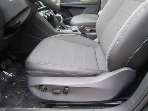 New 2024 Volkswagen Taos SE image 15