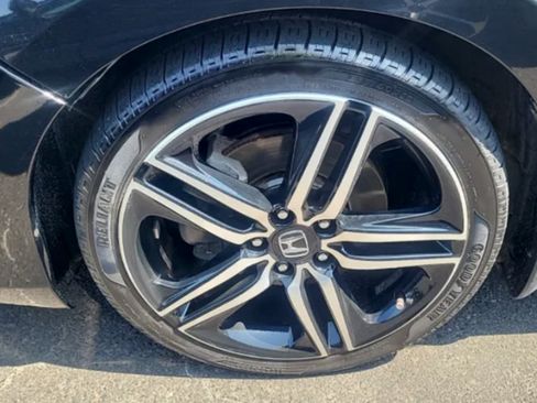 Used 2017 Honda Accord Touring image 5