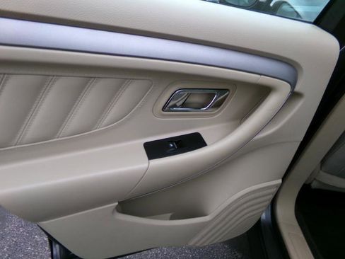Used 2016 Ford Taurus SE FWD image 25