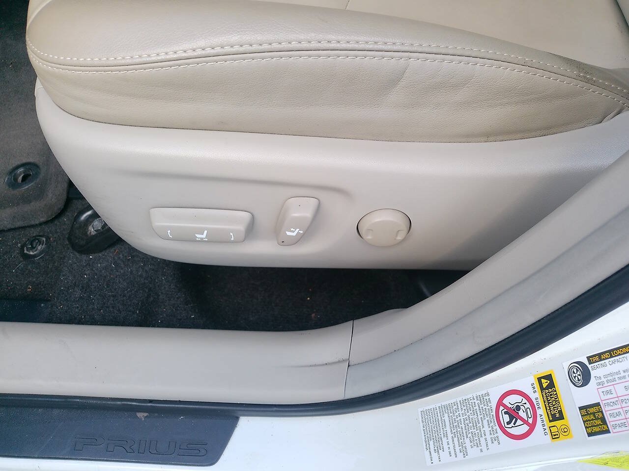 Used 2013 Toyota Prius Five FWD image 11