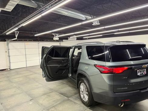 Used 2022 Chevrolet Traverse LT FWD image 45