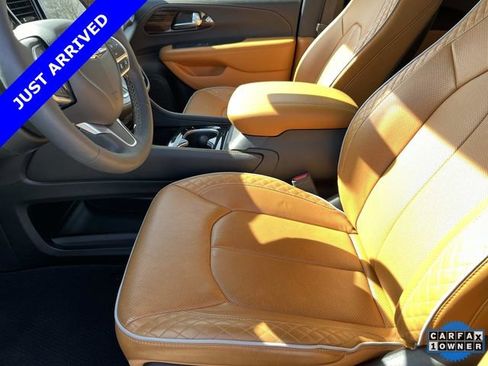 Certified 2023 Chrysler Pacifica Pinnacle FWD image 29