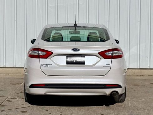 Used 2016 Ford Fusion SE w/ Equipment Group 202A image 4