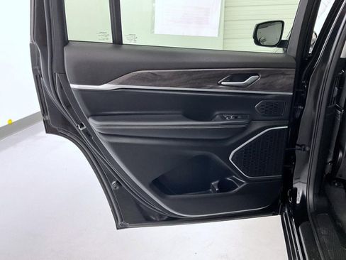 Certified 2022 Jeep Grand Cherokee L Limited image 22