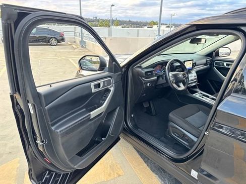 Used 2022 Ford Explorer XLT image 29