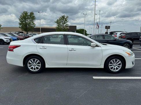 Used 2013 Nissan Altima 2.5 S FWD image 2