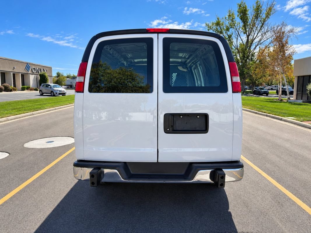 Used 2016 GMC Savana 2500 RWD image 4