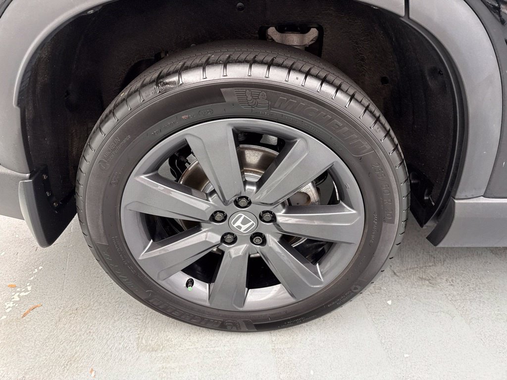 Certified 2025 Honda Pilot Sport image 11