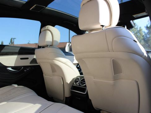 Used 2015 Mercedes-Benz S 550 Sedan image 17