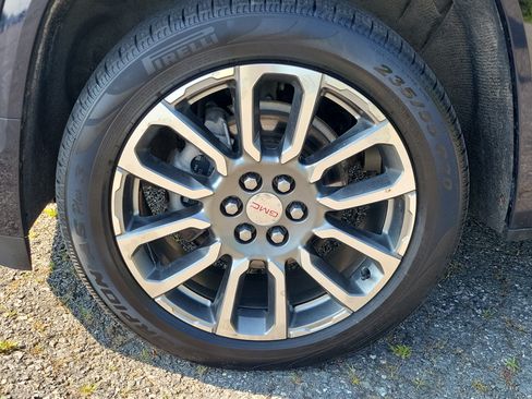 Used 2021 GMC Acadia Denali w/ Denali Ultimate Package AWD/4WD image 12