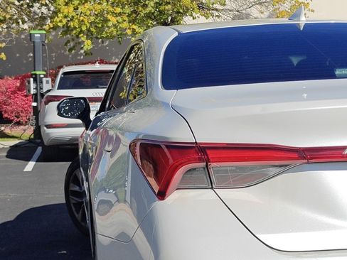 Used 2020 Toyota Avalon XLE image 36