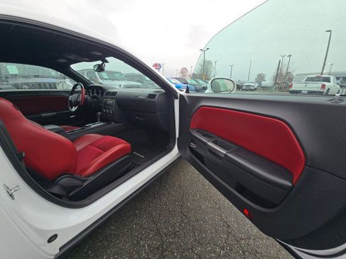 Used 2014 Dodge Challenger R/T image 11