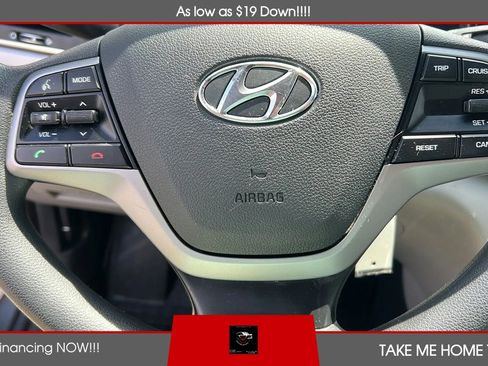 Used 2018 Hyundai Elantra SE FWD image 14