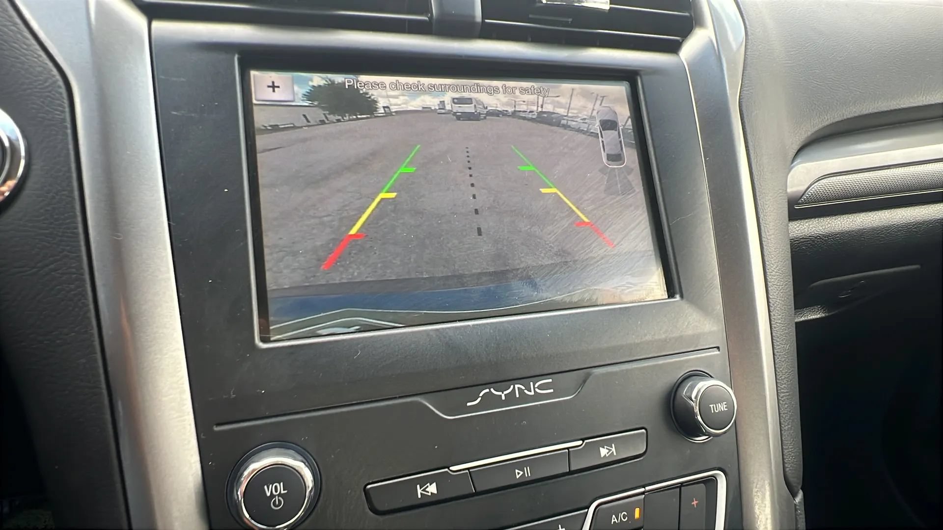 Used 2019 Ford Fusion SE FWD image 13
