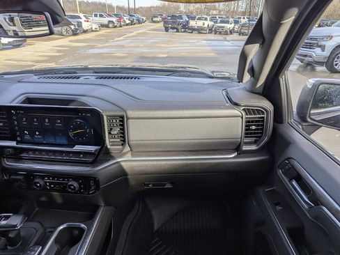 Used 2022 Chevrolet Silverado 1500 LTZ image 4