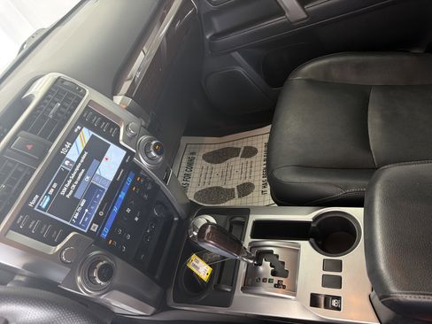Used 2022 Toyota 4Runner Limited AWD/4WD image 12