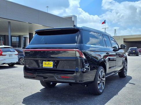 New 2026 Lincoln Navigator L Black Label AWD/4WD image 2
