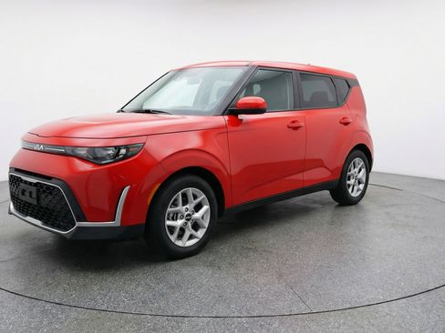 Used 2025 Kia Soul LX w/ LX Technology Package FWD image 3