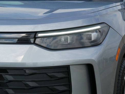 Certified 2025 Volkswagen Tiguan SE AWD/4WD image 10