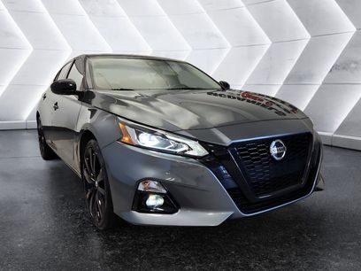 Used 2022 Nissan Altima 2.5 SR w/ Midnight Edition Package